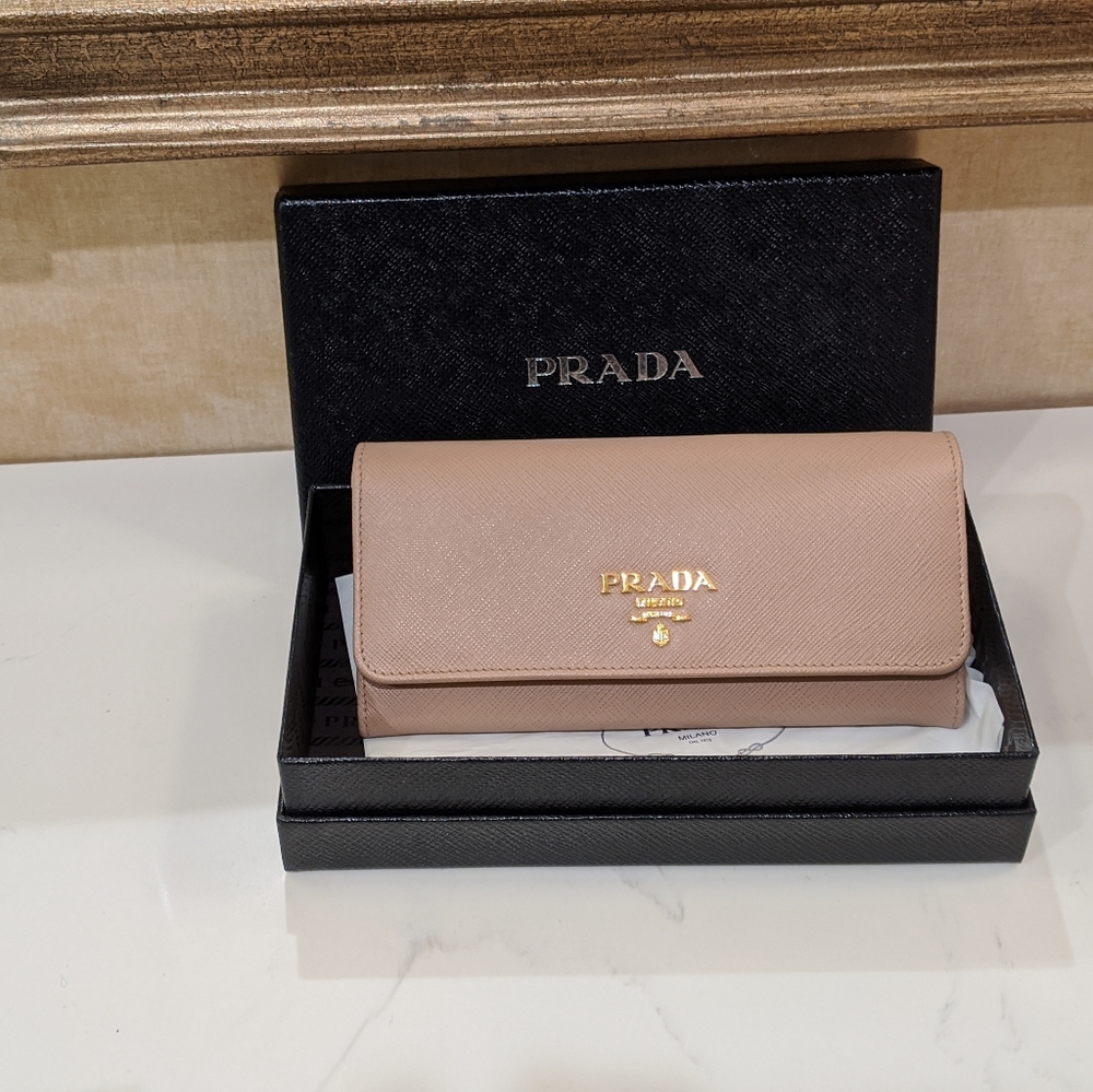 PRADA's wallet